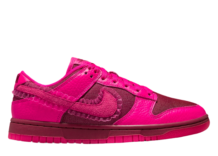 Nike Dunk Low Valentine's Day 2022 (W)