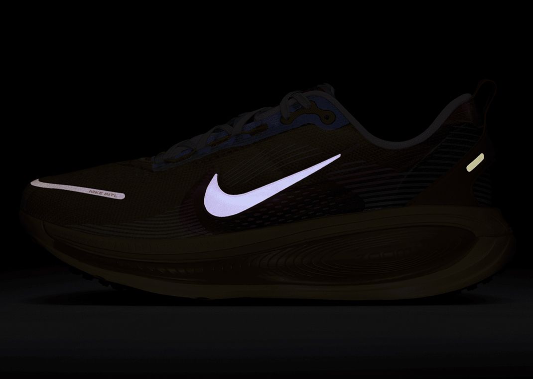 Nike Vomero 18 International Running Pack Lateral 3M