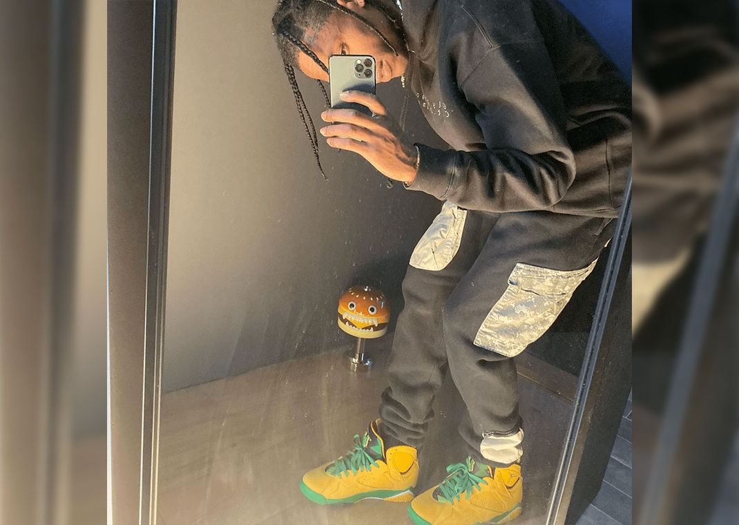 Travis Scott Wearing the Air Jordan 7 "Oregon Ducks" PE (image via 