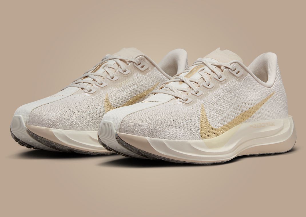 Nike Pegasus Plus Light Orewood Brown (W) Angle
