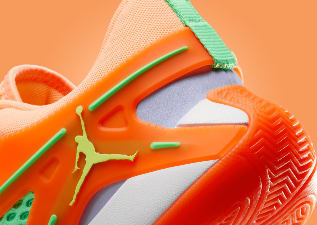 Jordan Heir Orange Heel Detail