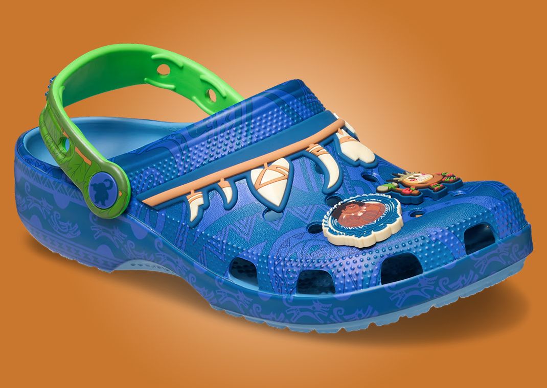 Moana x Crocs Classic Clog Moana Angle