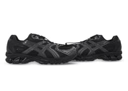 UNAFFECTED x Asics Gel-Nimbus 10.1 Black Lateral