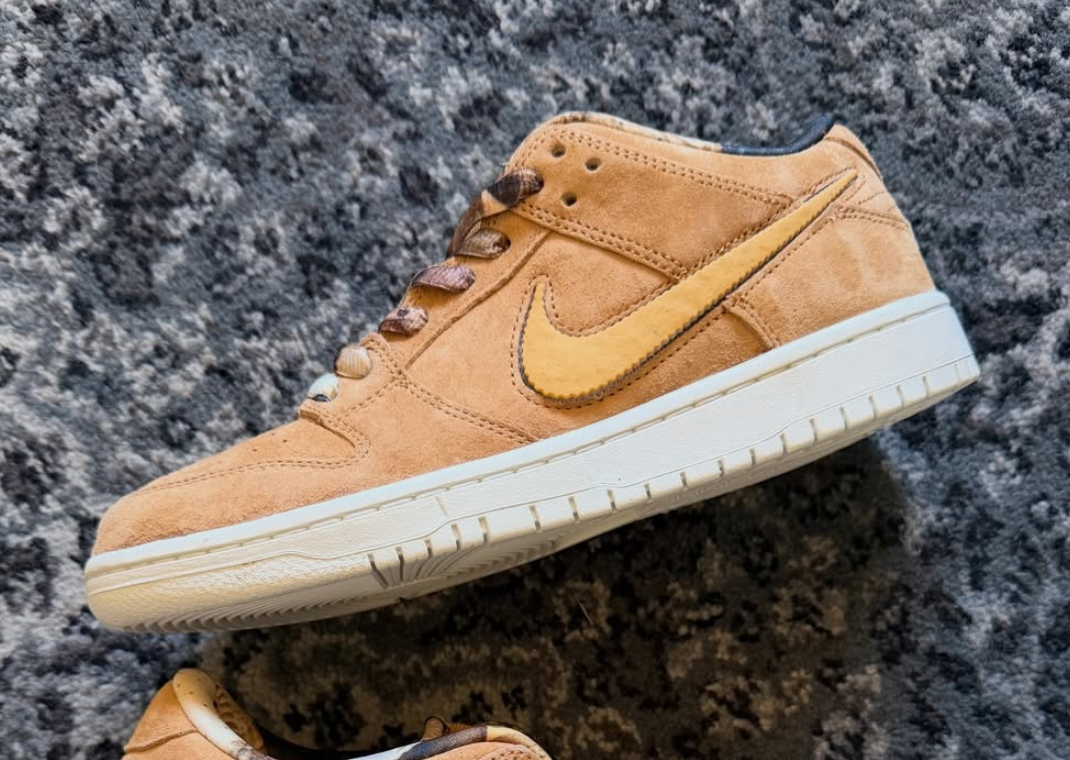 NOTE Manchester x Nike SB Dunk Low Lateral