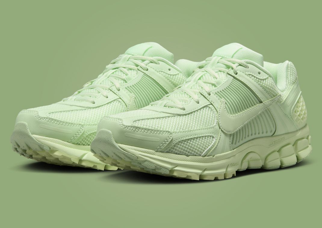 Nike Zoom Vomero 5 Vapor Green Angle
