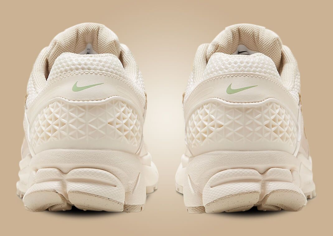 【国内未発売】NIKE VOMERO 5 Sail Light Orewood Brown 送関込 Nike Women's Air Zoom Vomero 5 (Sail Light Orewood Brown