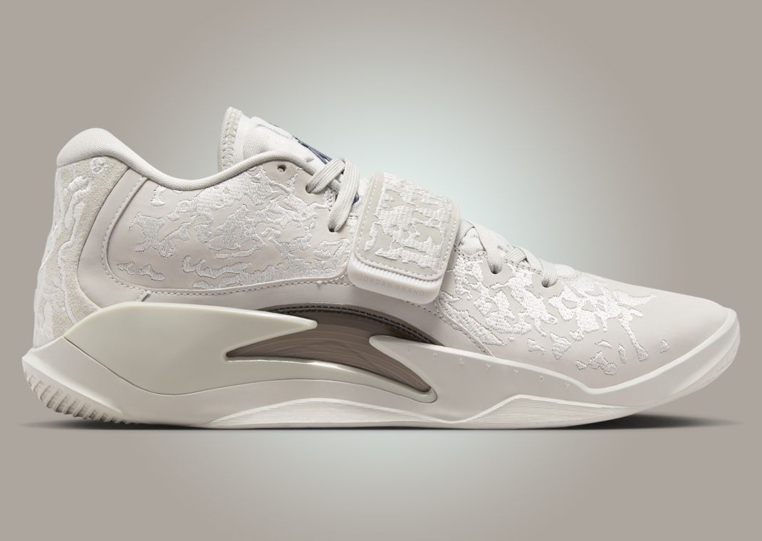 Jordan Zion 3 M.U.D. SE Light Bone Lateral Right