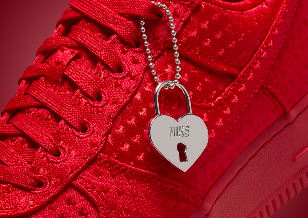 Nike Air Force 1 Low Valentine's Day University Red Detail