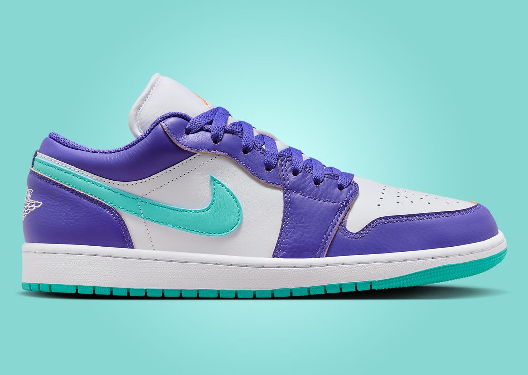 Air Jordan 1 Low Hornets Lateral Right