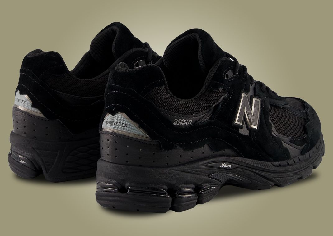 New Balance 2002R GTX Protection Pack Black - Back