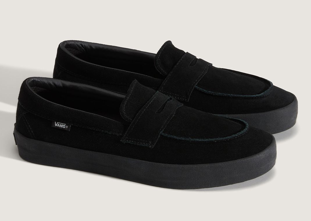 Vans Skate Loafer Black Suede - Angle