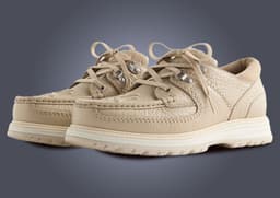 New York Yankees x Clarks 8th St by Ronnie Fieg Sunderland Light Sand - Angle