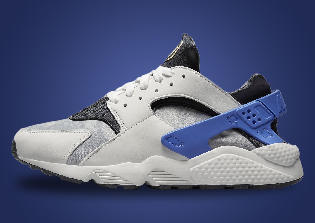 nike air huarache blue and white