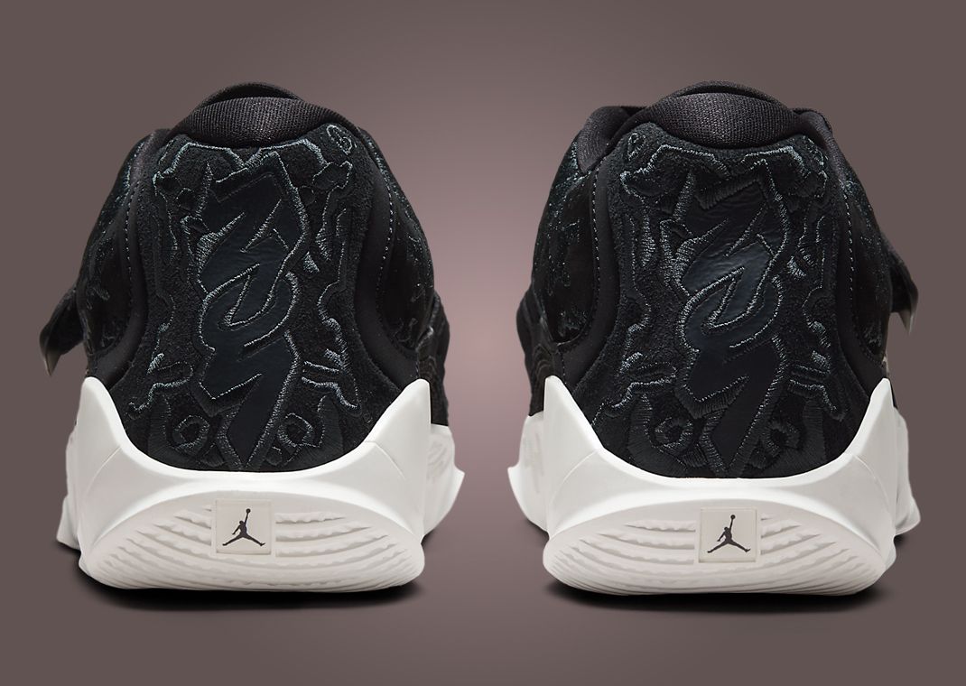 Jordan Zion 3 M.U.D. SE Black Dark Ash Heel