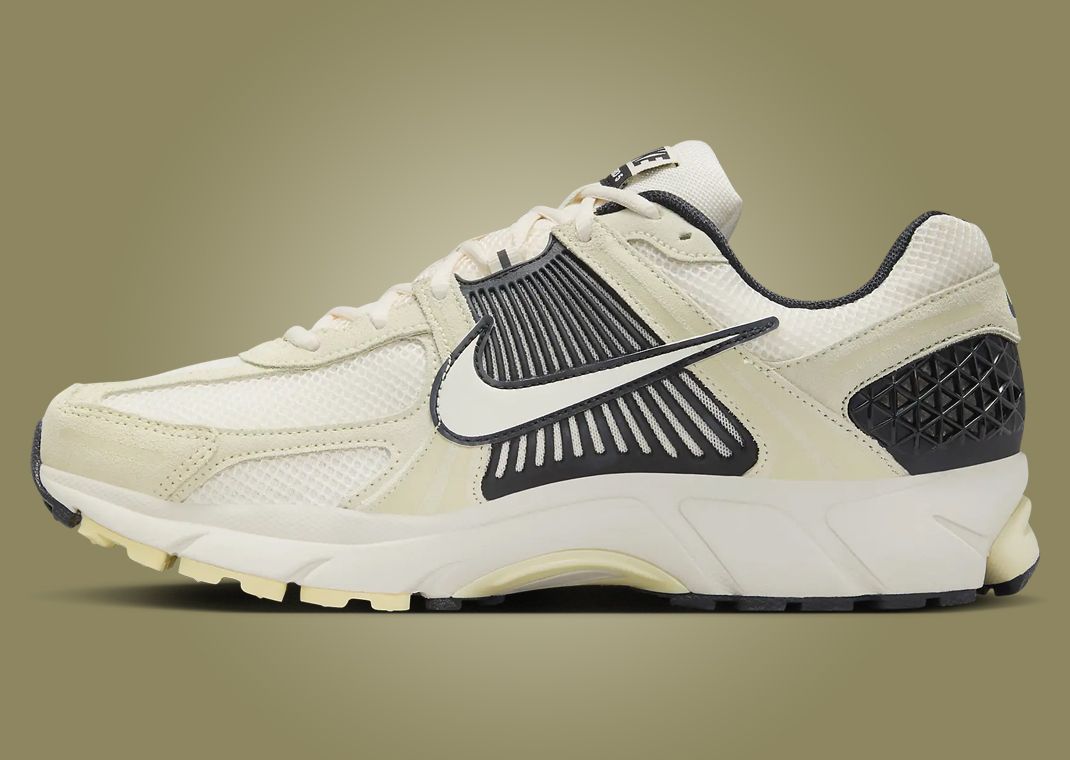 Nike Zoom Vomero 5 Alabaster Black Medial