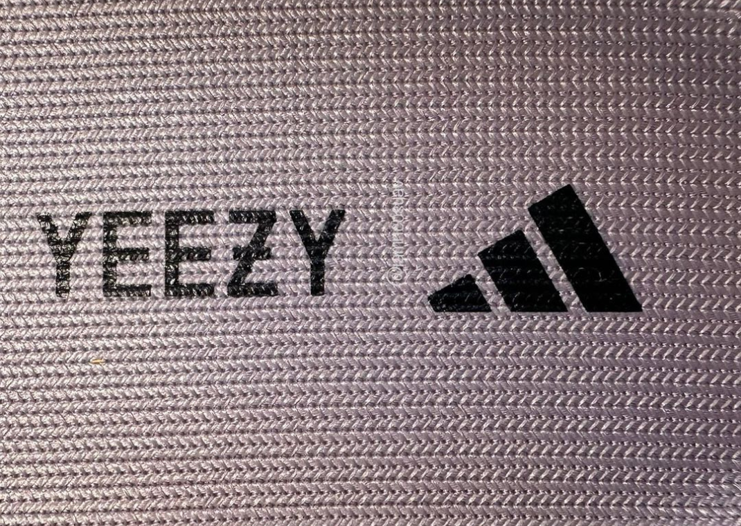 logo yeezy boost