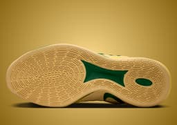 Nike Sabrina 3 Oregon Ducks - Bottom