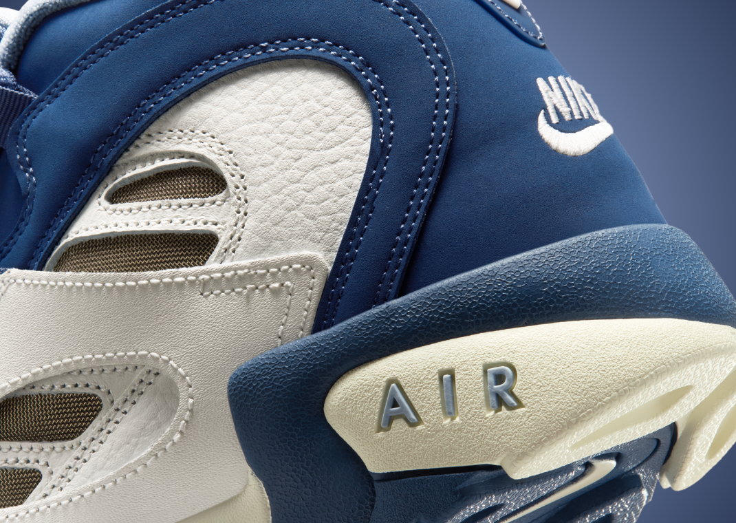 Nike Air Diamond Turf 2 Royals Heel Detail