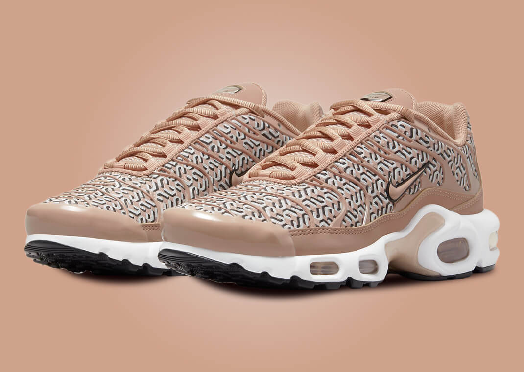 Nike Air Max Plus United in Victory Tan (W)