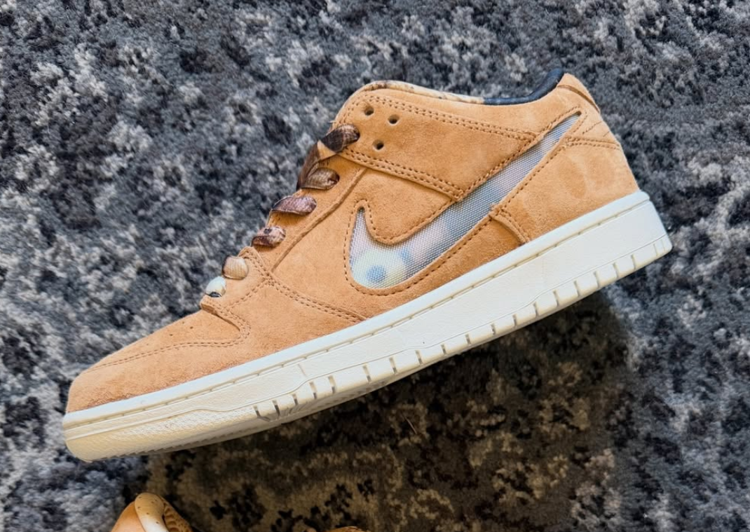 NOTE Manchester x Nike SB Dunk Low Lateral