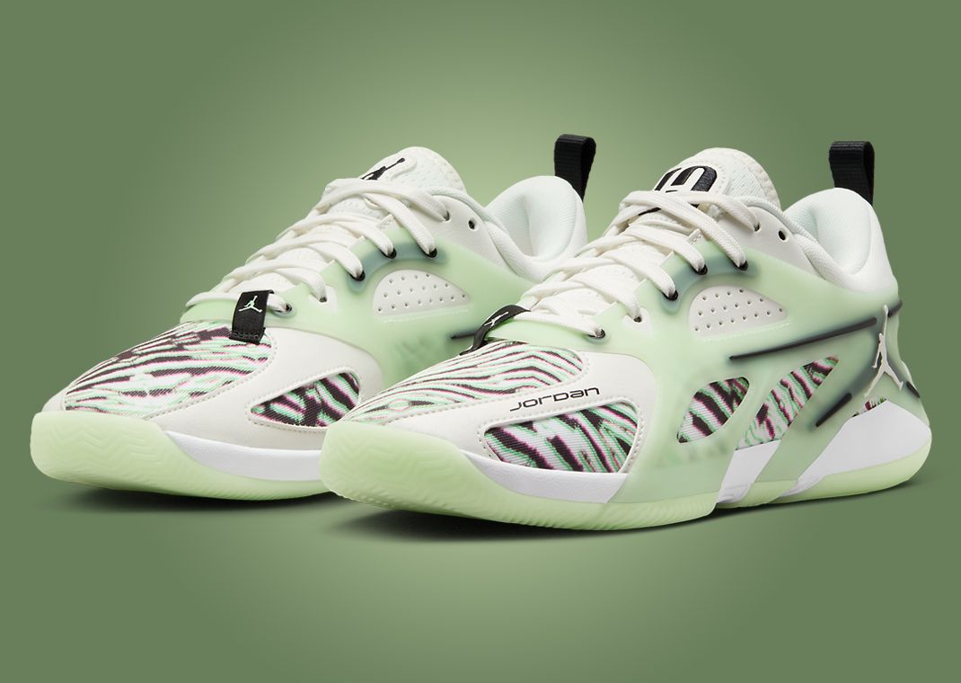 Jordan Heir Sail Vapor Green (W) Angle