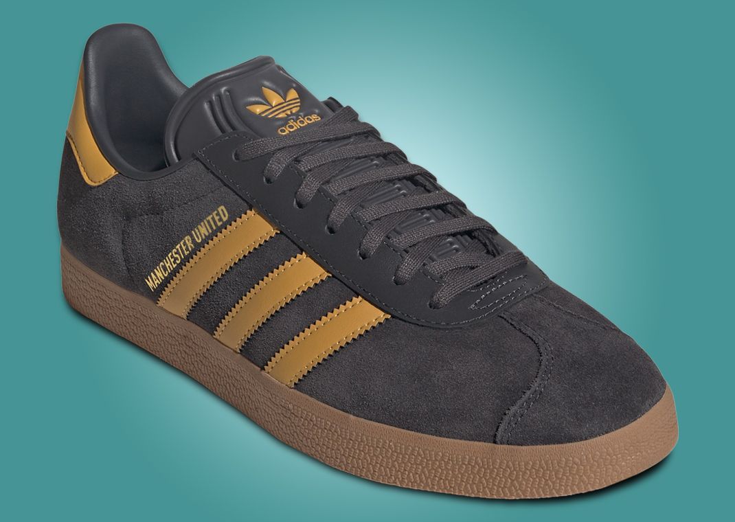 Manchester United x adidas Gazelle Third Kit Angle