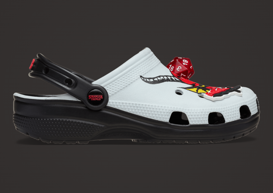Stranger Things x Crocs Classic Clog Hellfire Club - Lateral