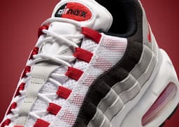 Nike Air Max 95 Big Bubble Comet lace details