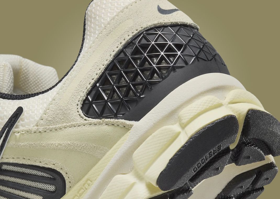 Nike Zoom Vomero 5 Alabaster Black Heel Detail