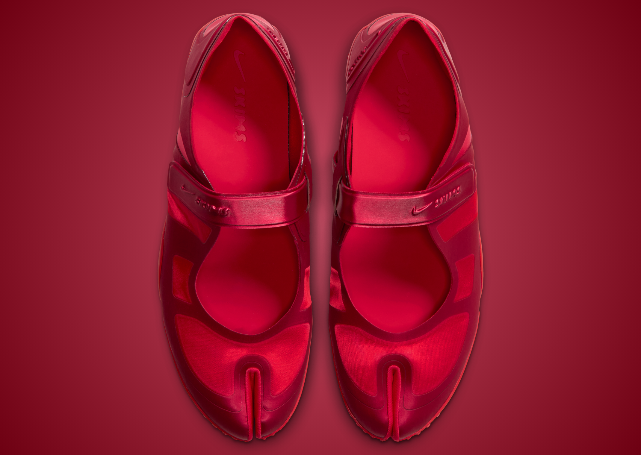 NikeSKIMS Rift Satin University Red - Top