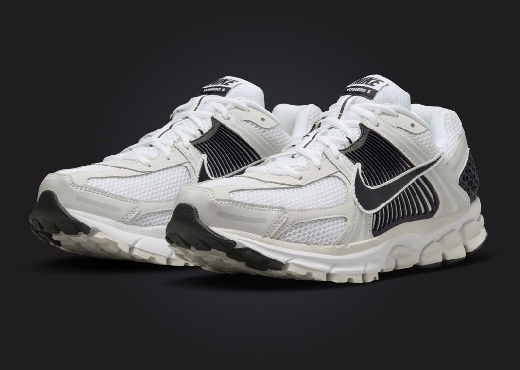 Nike Zoom Vomero 5 White Black Angle