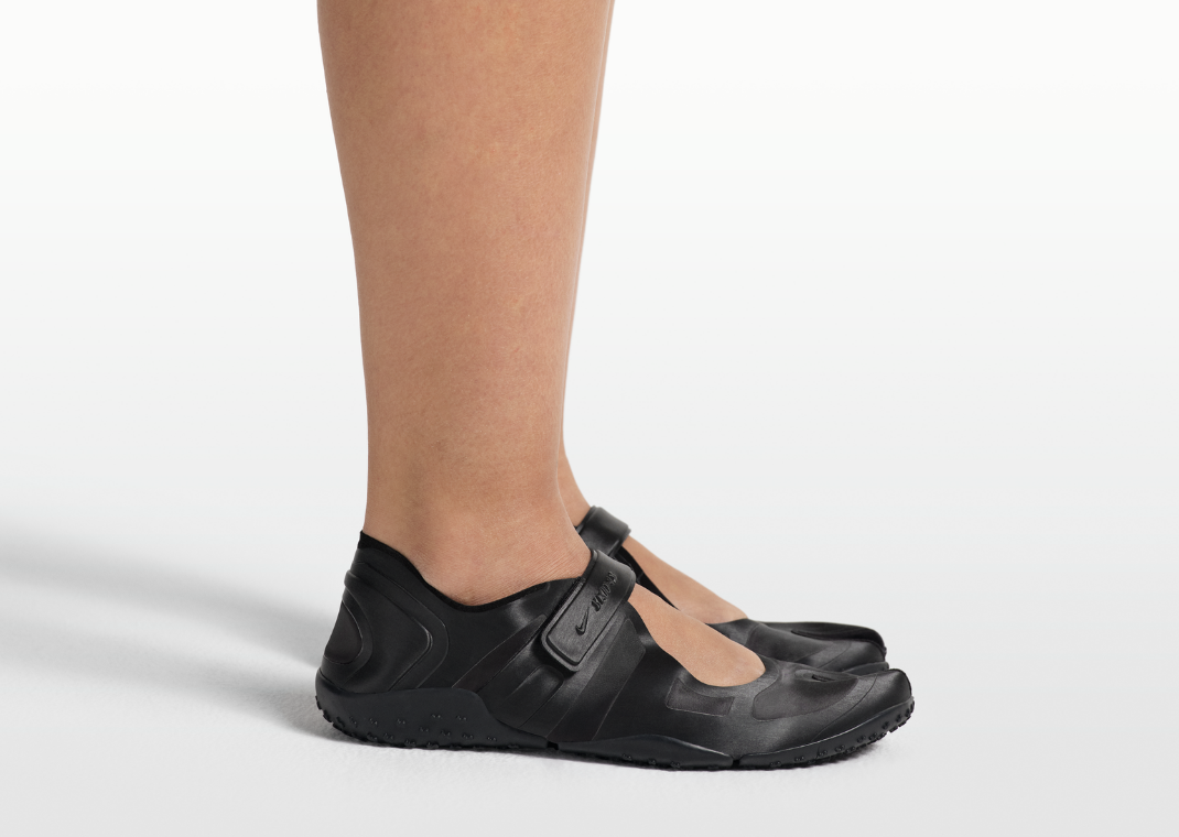 NikeSKIMS Rift Satin Black - On Foot