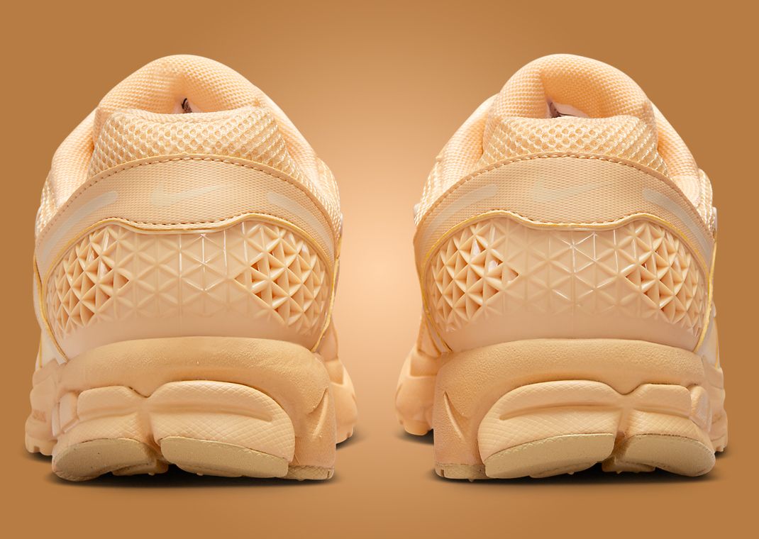 Nike Zoom Vomero 5 Celestial Gold Heel