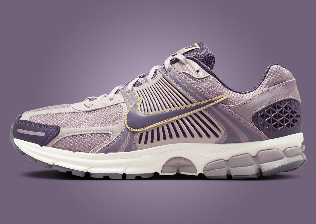 Nike Zoom Vomero 5 Platinum Violet Team Gold Lateral