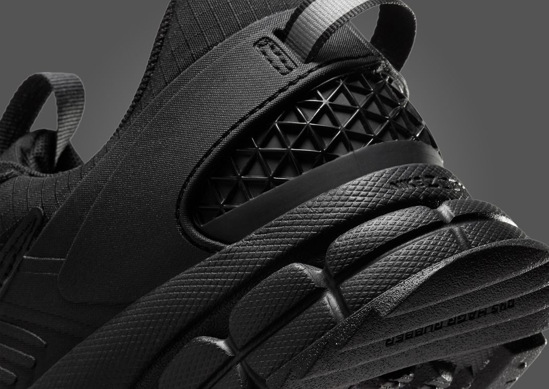 Nike Zoom Vomero Roam Black Racer Blue Heel Detail