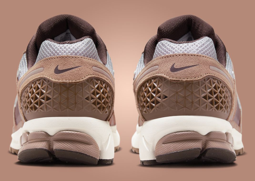 Nike Zoom Vomero 5 Terra Blush Sanddrift Heel