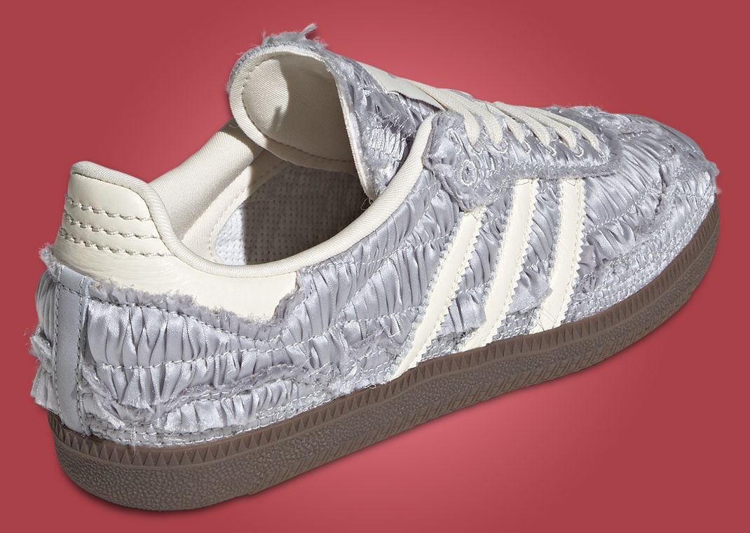 Caroline Hu x adidas Samba シルバー adidas x Caroline Hu Samba OG 'Satin Silver Metallic' JP9283