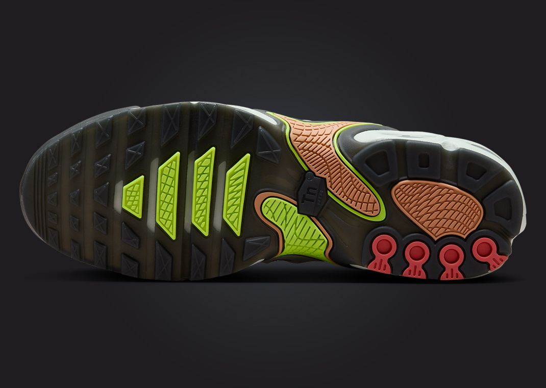Nike Air Max Plus Volt Adobe Outsole