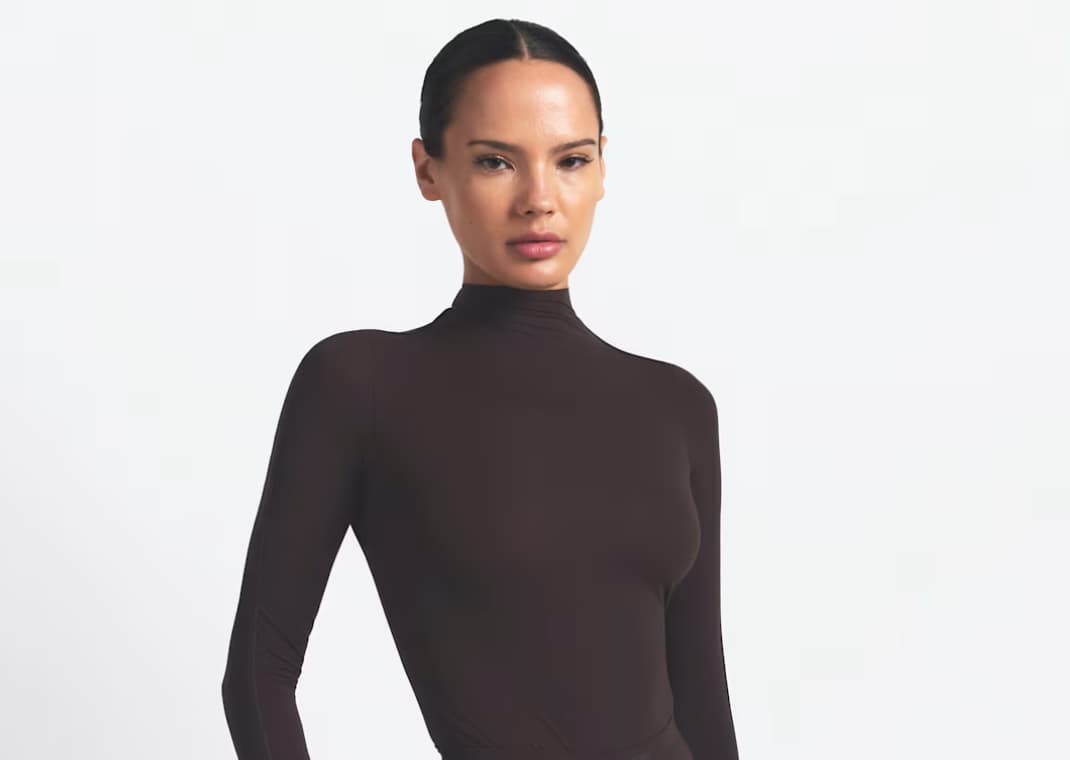 NikeSKIMS Weightless Layers Women's Mock-Neck Long-Sleeve Top