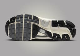 Nike Zoom Vomero 5 Platinum Tint Photon Dust Outsole
