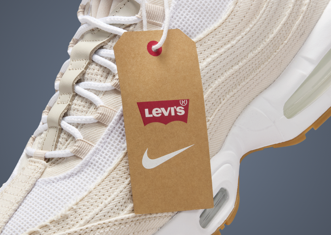 Levi’s x Nike Air Max 95 OG Light Orewood Brown Hang Tag