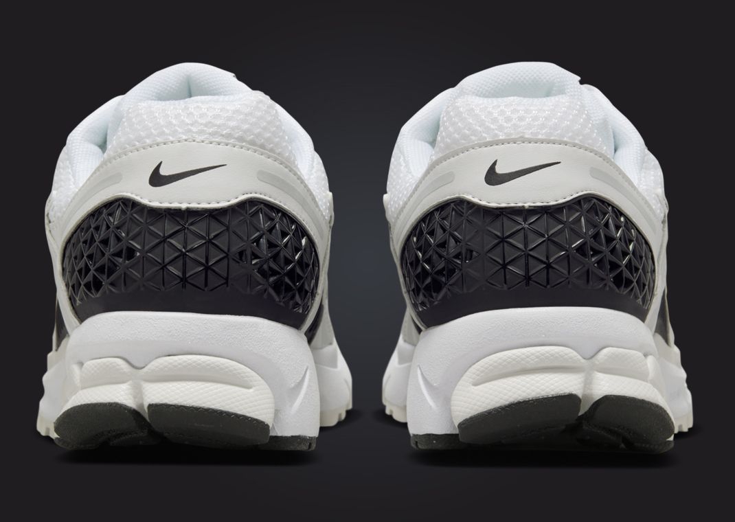 新品‼️24㎝ Nike Zoom Vomero 5 \"White/Black\" Nike GS Zoom Vomero 5 - White / Black / Platinum Tint