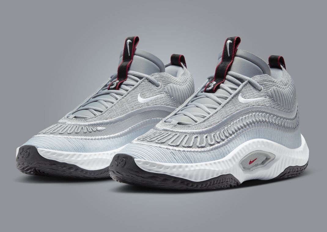 Nike Cosmic Unity 3 Silver Bullet Angle