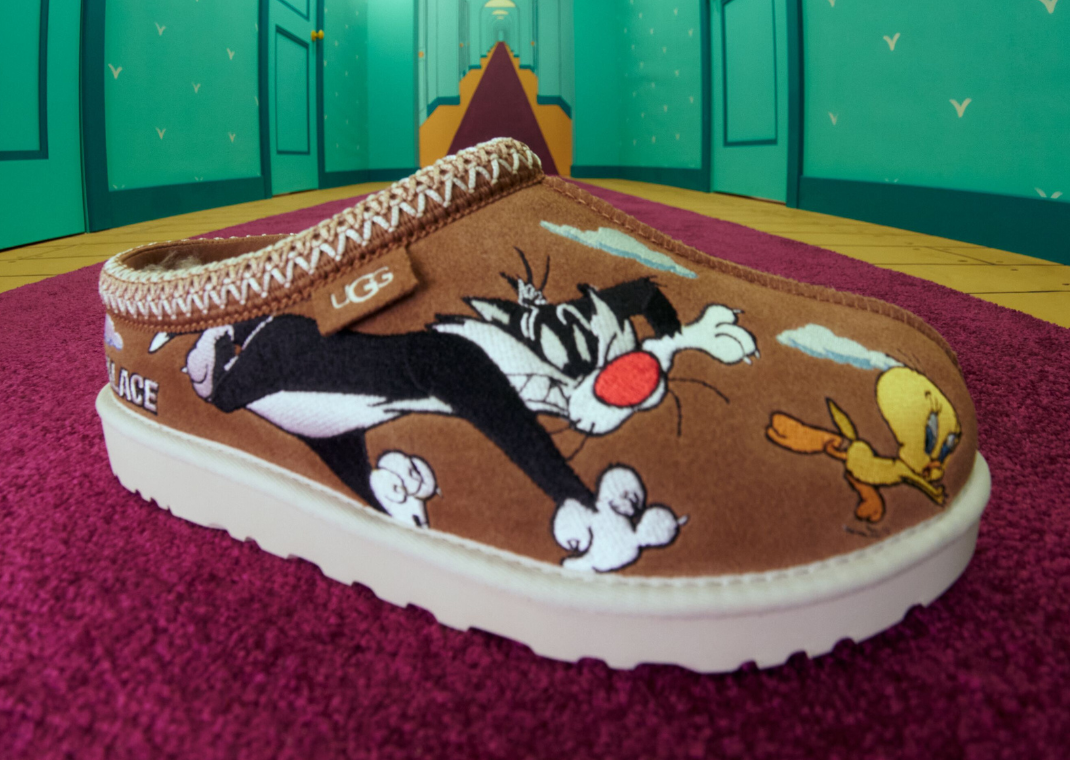 黒S PALACE x UGG Looney Tunes Hood Black Palace Goes Left Field