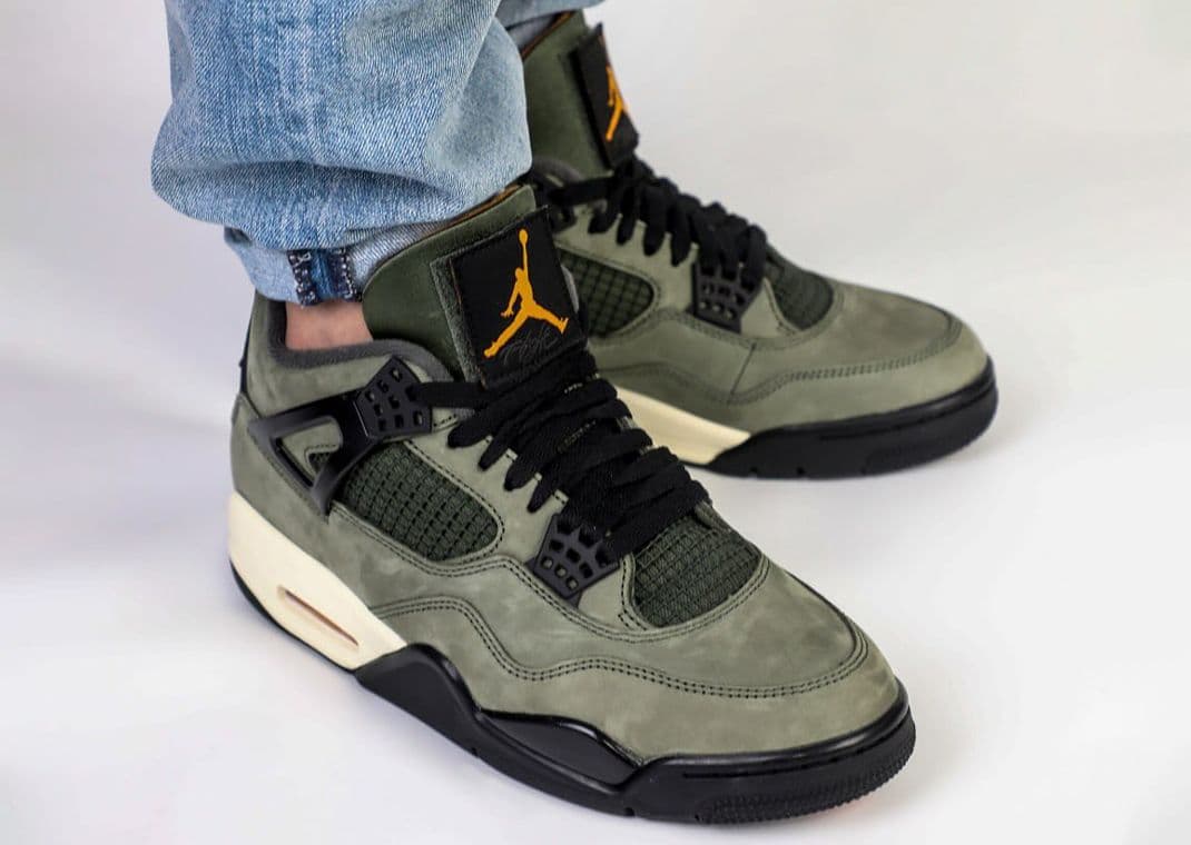 Undefeated x Air Jordan 4 Retro OG SP Angle