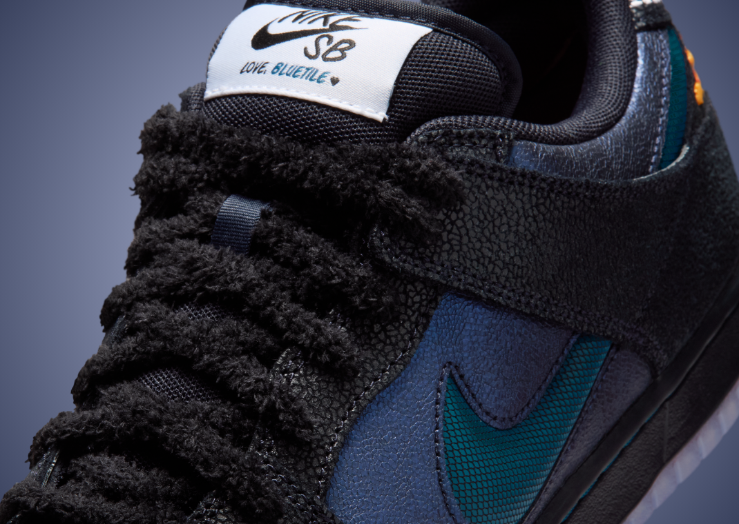 Bluetile Skate Shop x Nike SB Dunk Low Monarch - Detail