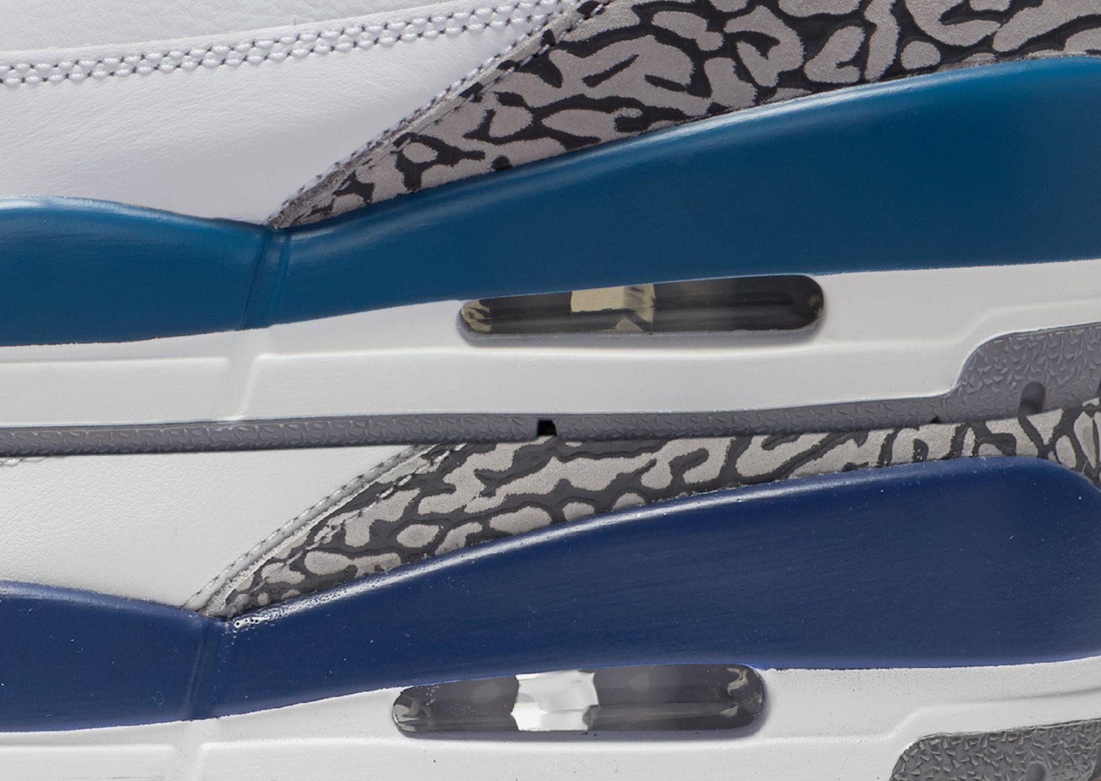 Air Jordan 3 Retro True Blue 2026 (top) vs. Air Jordan 3 Retro True Blue 2016 (bottom)