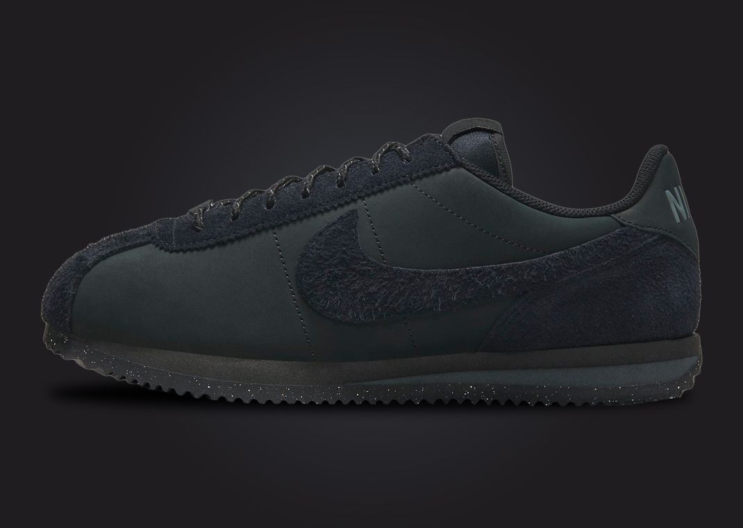靴 NIKE CORTEZ PREMIUM 'TRIPLE BLACK' Women's Nike Classic Cortez Premium 'Triple Black'. Nike SNKRS