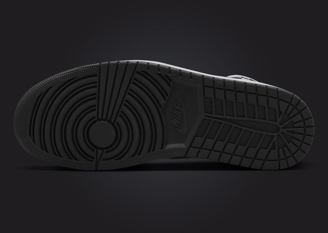 Air Jordan 1 Retro High OG Black White Outsole