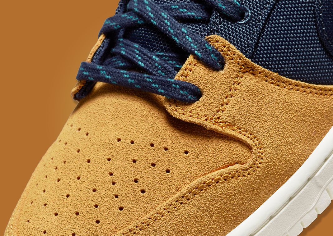 Official Look At The Nike SB Dunk Low Midnight Navy Desert Ochre